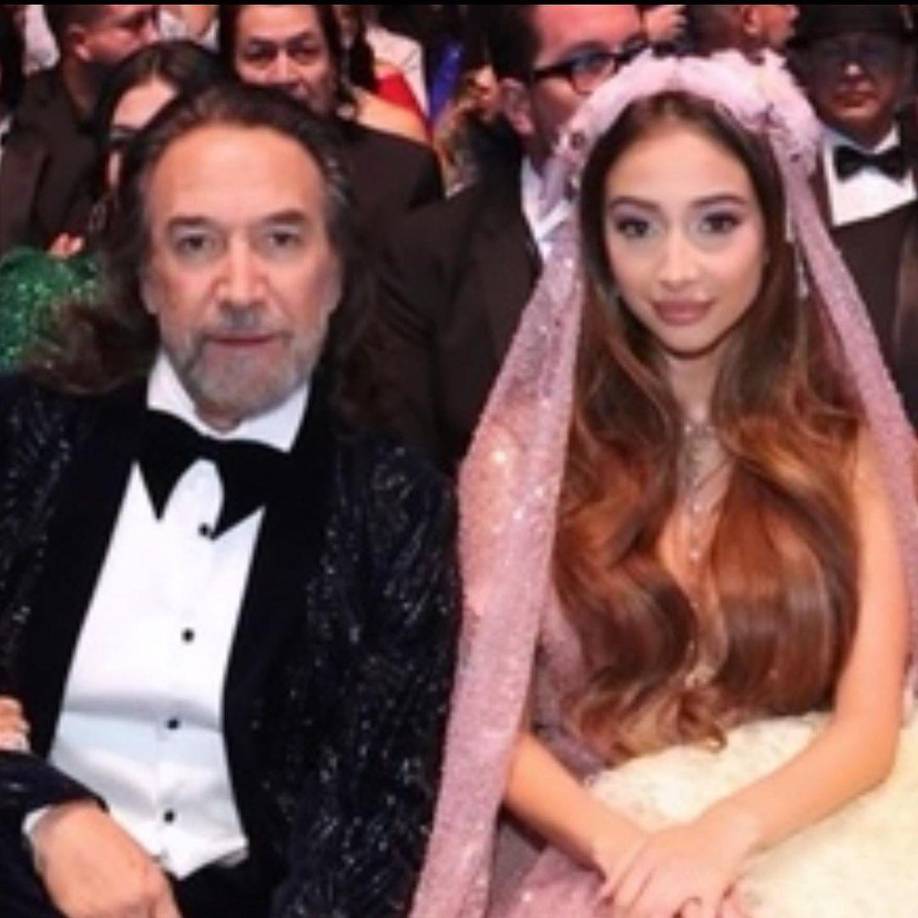 Desfiló por la alfombra roja del Latin Grammy Acoustic Sessions del 2014 con su madre Cristian. En septiembre del 2019 publicó una foto con Maluma durante su gira mundial 11:11. y tomó el lugar de Danna Paola como el rostro de los vestidos de quinceañera para Vero Solis. 