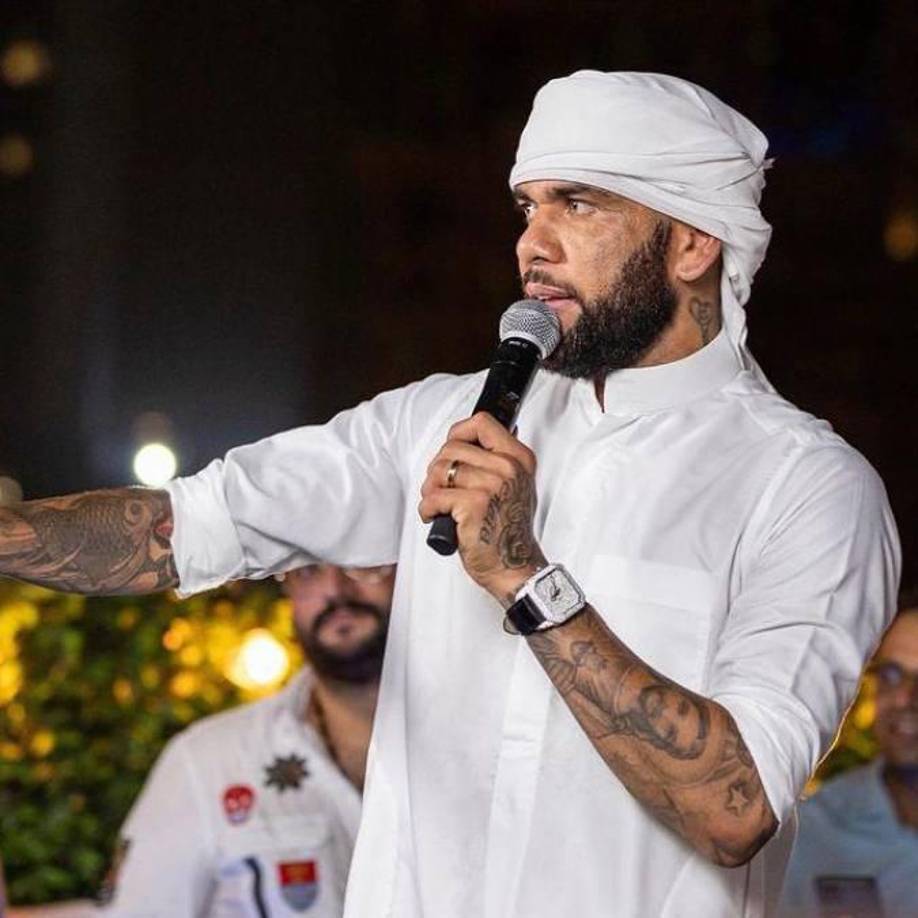 A pesar de que su abogado ha pedido dos veces su libertad, la fiscalía se niega por riesgo de fuga, ya que el ex del Barcelona podría volver a su país, debido a que España no tiene acuerdo de extradición con Brasil.