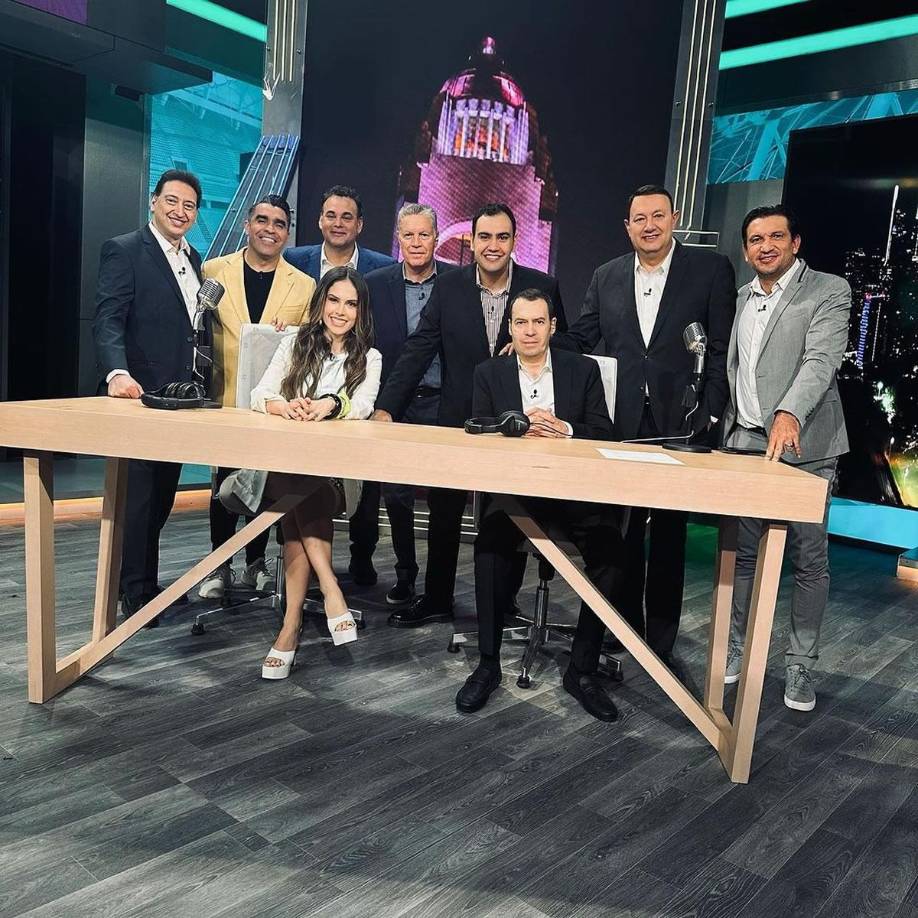 El polémico comunicador respondió que los resultados del ‘Tri’ no definían su vida y causó que el periodista Andrés Vaca tuviera que intervenir con su opinión para calmar la situación porque sus compañeros se habían mostrado muy calientes por lo que sucedió en el encuentro.