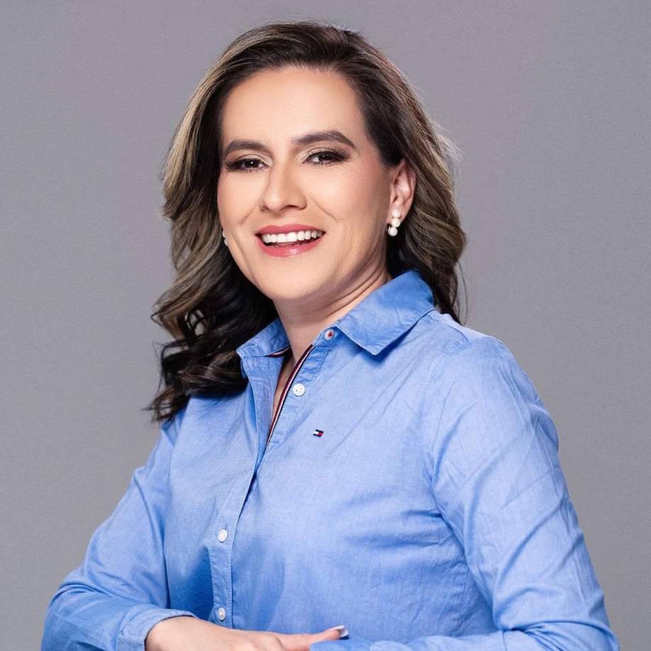 Pinto, querida por la comunidad sanluiseña, participaba en mítines nacionalistas en la región y era reconocida por su carrera como educadora. Era una de las tres mujeres que estaba en el vehículo. 