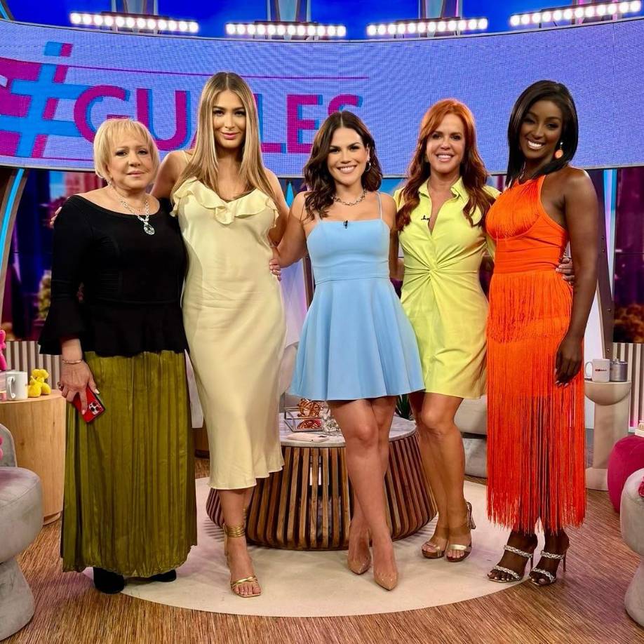 “Desiguales TV” se caracteriza por reunir a cinco mujeres con perspectivas únicas que, desde diferentes generaciones y estilos de vida, abordan temas relevantes para la comunidad hispana. La presencia de María Celeste añadirá aún más profundidad y emoción a las conversaciones.