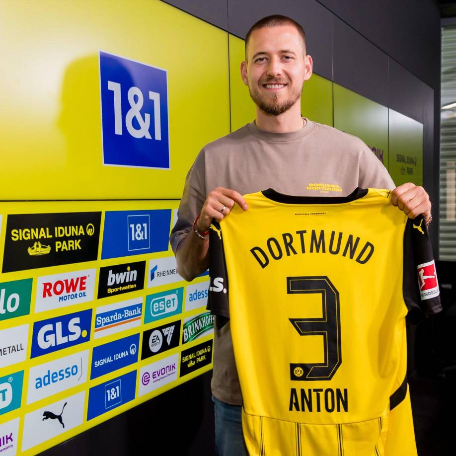 OFICIAL / Waldemar Anton se convierte en nuevo jugador del Borussia Dortmund de la Bundesliga.