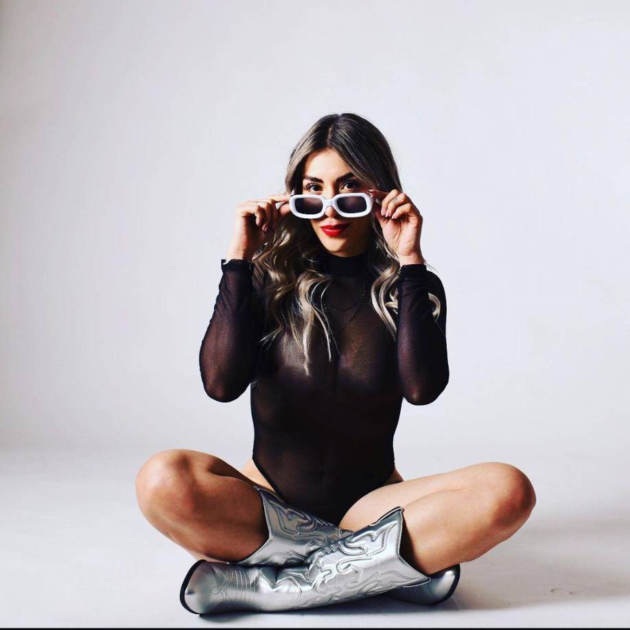 La esposa de Javier Cortés cautiva en las redes sociales .