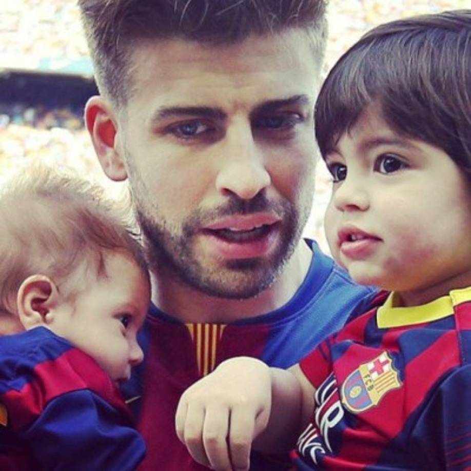 Gerald Piqué súper orgulloso de sus dos hios Sasha y Milan.