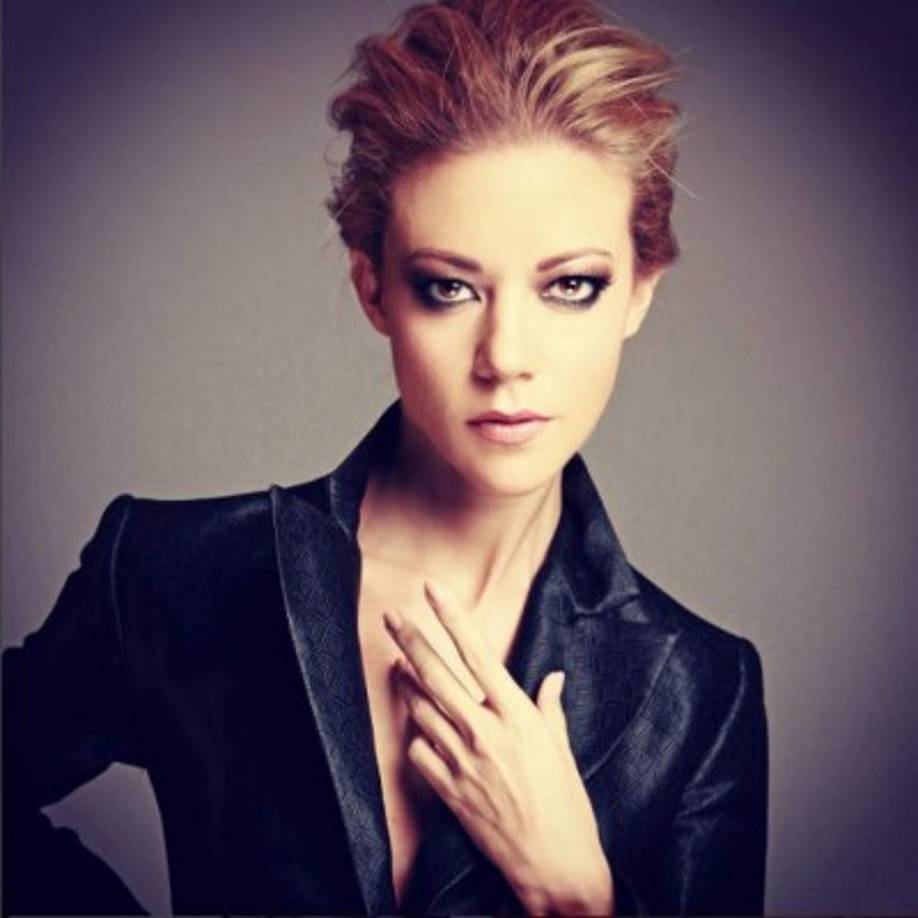 Mónica Robles (Castillo) es uno de los personajes más populares de 'El Señor de los Cielos'. <br/><br/>Recuerde que en el último episodio de la temporada cuatro se vio como la policía interrumpió la boda de Mónica con Víctor Casillas (Raúl Méndez), y mientras esta trata de escapar e intenta subir a un helicóptero recibe un balazo en la espalda. <br/><br/>En la nueva temporada sigue viva pero no se sabe cuál será su destino.