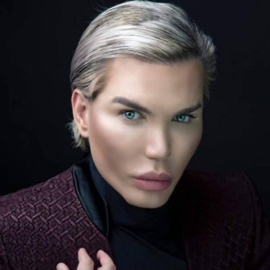 Al igual que las “Barbies humanas”, hay también varios “Kens humanos”, pero entre ellos resalta la figura del brasileño Rodrigo Alves (33).