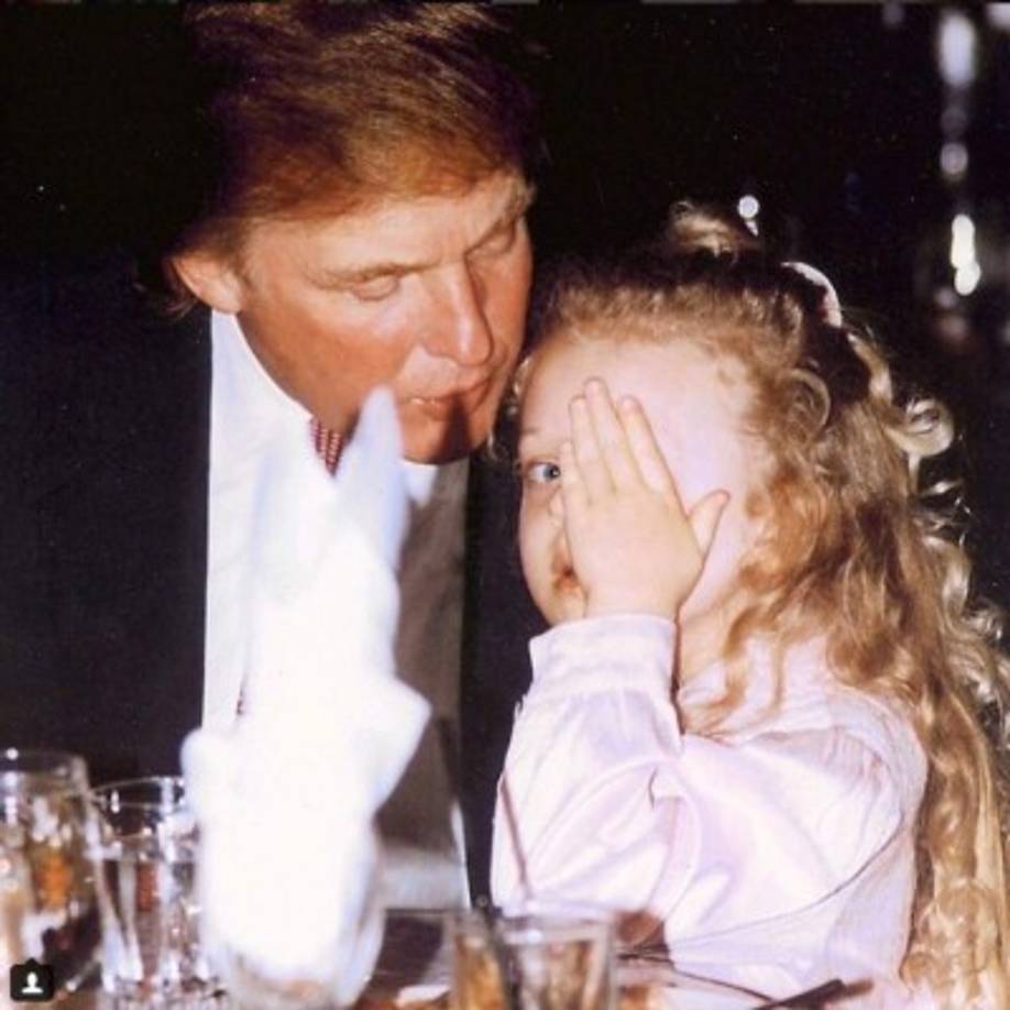 Tiffany Trump tenía 6 años de edad cuando sus padres Donald Trump y Marla Maples se divorciaron. Pese a ello comparte en su cuenta de Instagram fotos de su infancia con su papá.