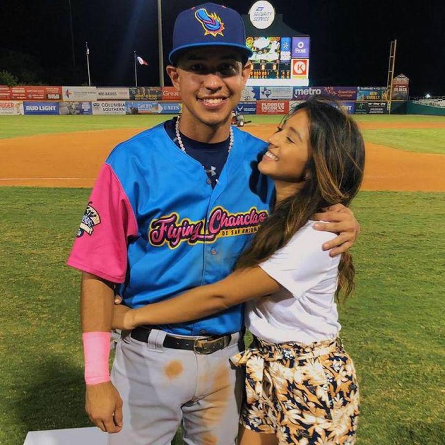 En Estados Unidos, Mauricio Dubón se enamoró de Nancy Herrera, una joven hermosa hondureña con la que desde entonces comparte sus logros.