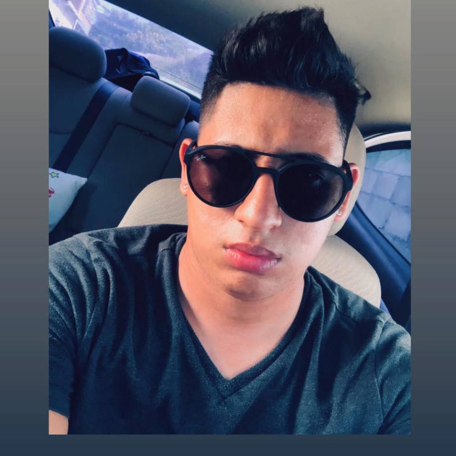 “Fuiste un buen compañero de trabajo”, escribió una usuario de Facebook, cuyo comentario tenía el emoji de un corazón roto. 