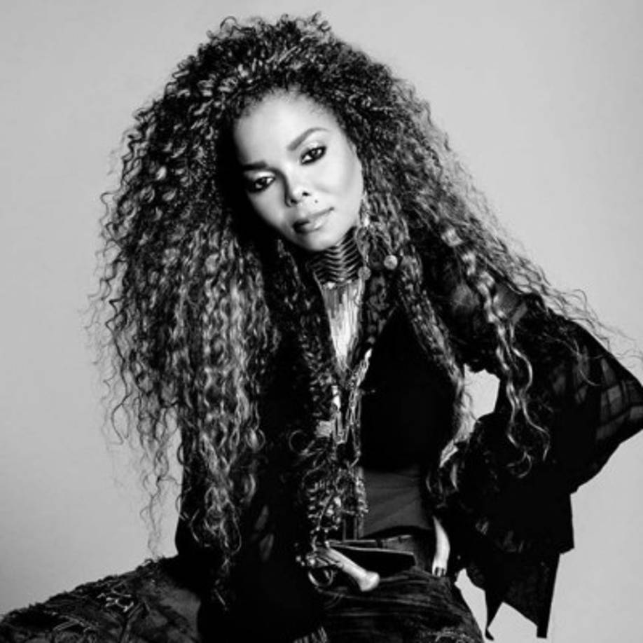 La estrella de 51 años apareció en la alfombra roja para recibir el Premio Icon de la Gala OUT100, y fue allí donde los periodistas y el resto del público se concentró en el cambio que ha tenido su naríz. <br/>