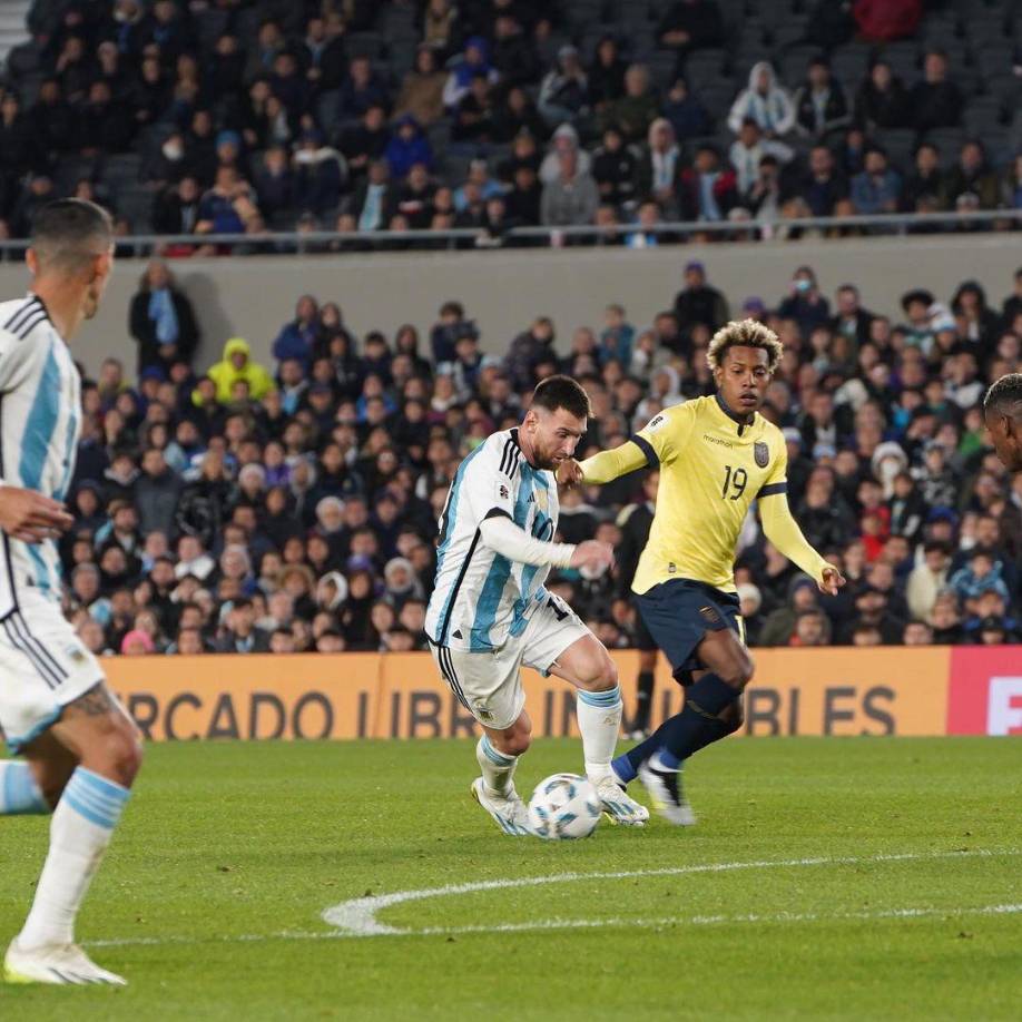 “Sólo hizo movimientos de recuperación livianos el viernes, sábado y domingo. Y sin actividad en la cancha de The Strongest, el lunes”, informó el medio antes mencionado.