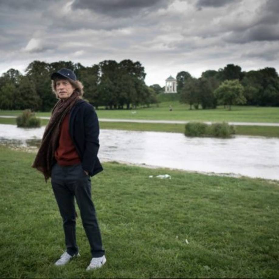 La joven tiene una edad muy cercana a la de las nietas del músico, Assisi, 25 años, y Amba, de 21, hijas de Jade Jagger.