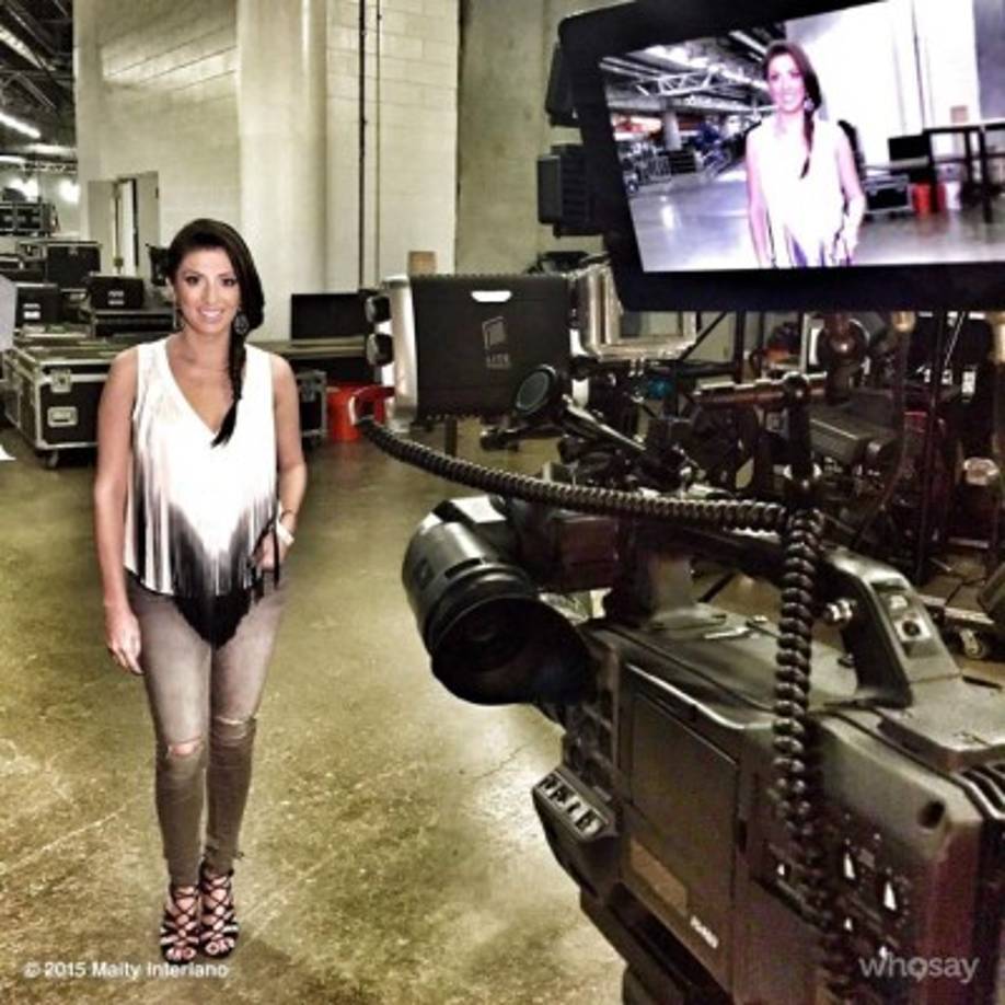 En el verano del 2005 hizo una pasantía colaborando en el programa de investigación Aquí y Ahora de Univisión y en el programa de entretenimiento Escándalo TV por Telefutura.