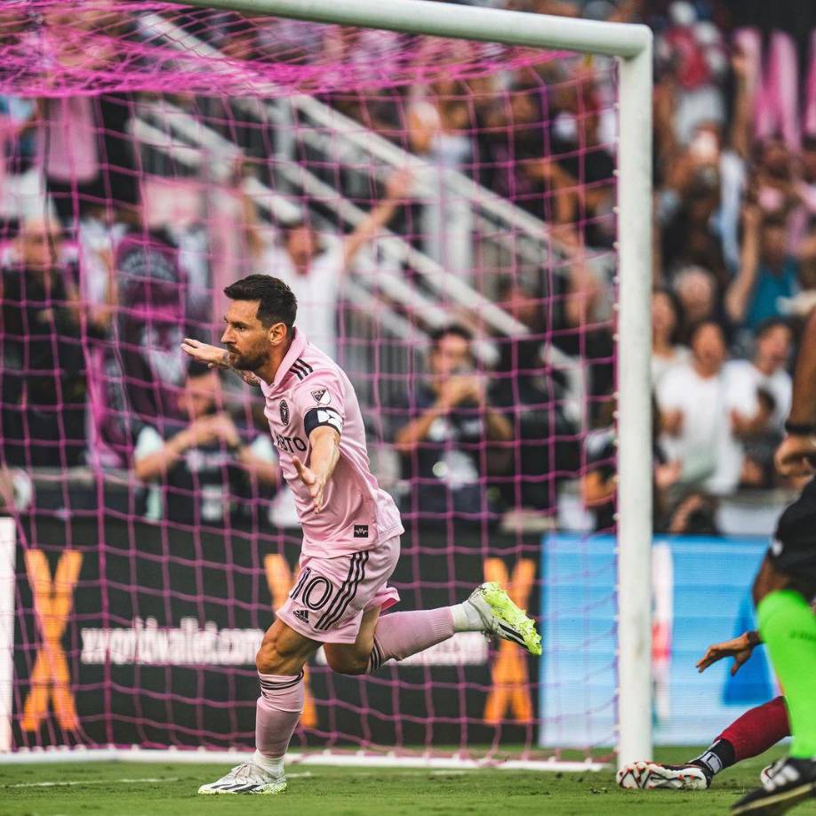 “Hey, campeón del mundo”, le gritó Salamanca llamando la atención del argentino, quien no dudó en acercarse.