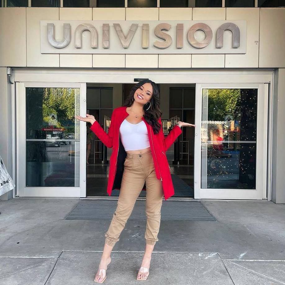 La ex reina de belleza, quien fue una de las presentadoras del programa “Las Dueñas del Balón’, de Televicentro, ha expresado su alegría y agradecimiento con todos sus seguidores. “Los sueños se cumplen cuando trabajas por hacerlos realidad. ¡Gracias a Dios por todo y gracias a ustedes por ser parte de mi vida!”, dijo hace unas semanas junto a esa imagen.