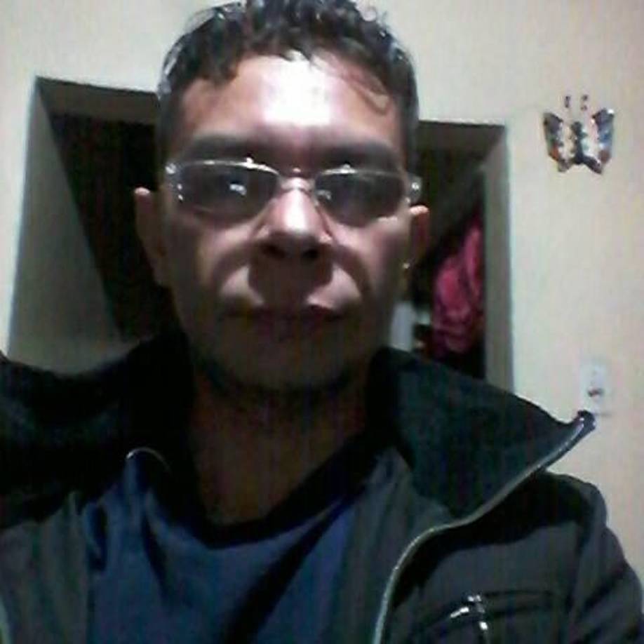 Las autoridades informaron que los criminales luego de matarlo, intentaron incendiarlo.