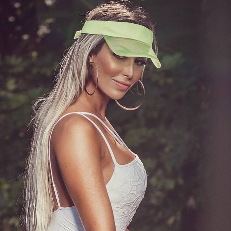 “Cómo me gustaría retroceder en el tiempo. Yo era así. Sin saberlo, me apliqué PMMA y silicona y casi muero”, dijo Lygia Fazio en Instagram después de estar internada la primera vez.