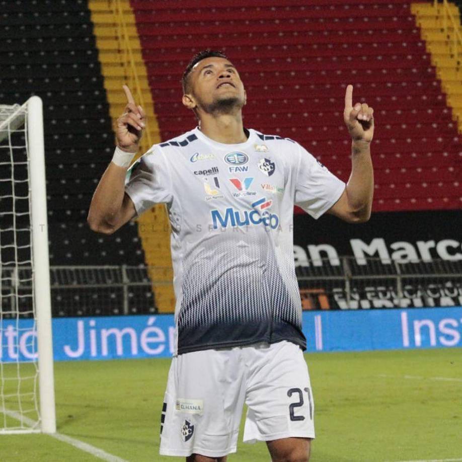 “Uno no entiende, pero Dios sabe porqué hace las cosas. Estoy feliz de este nuevo proceso, sigo disfrutando del fútbol como entrenador”, agregó.
