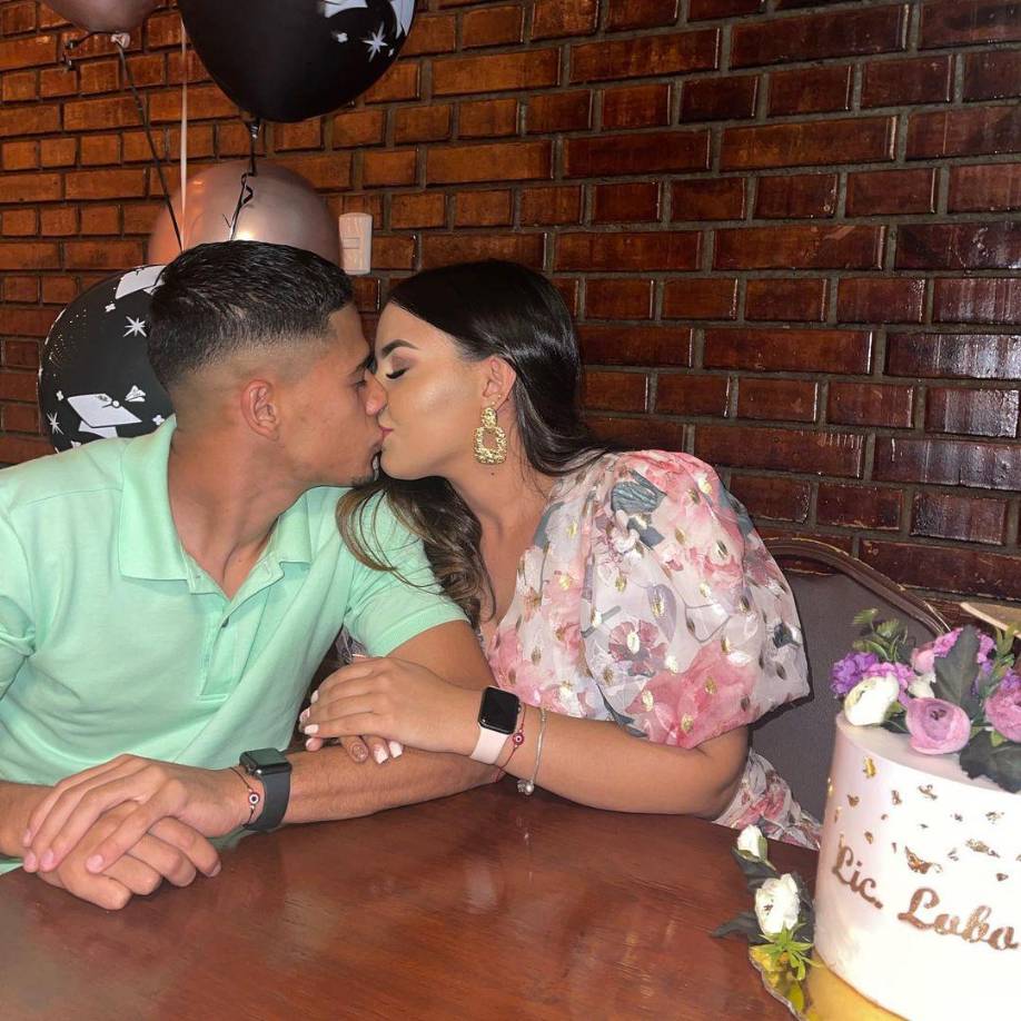 Cristian Cálix y Stephanie Lobo tiene varios años de relación sentimental. Presumen su amor en redes sociales.