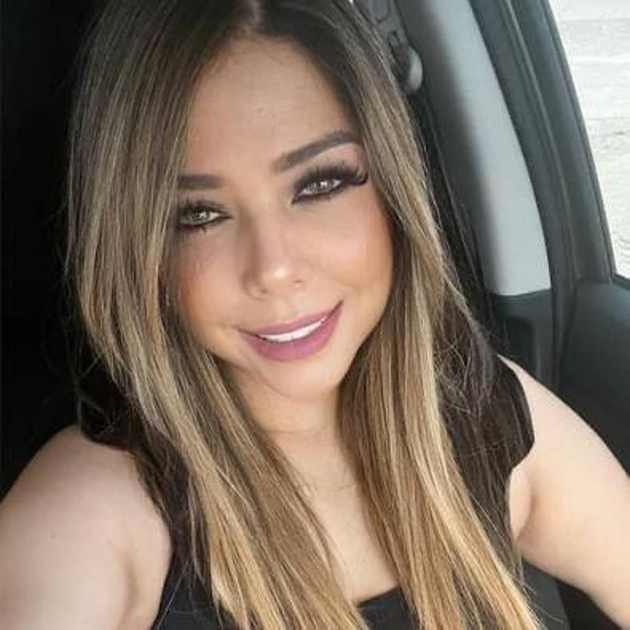 Resultó electa congresista en las elecciones generales de 2021. 