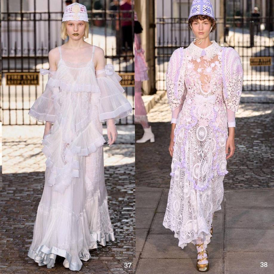 El diseñador turco Bora Akzu, que vive en Londres, también presentó su colección por la tarde.Akzu se inspiró en “los recuerdos nostálgicos de su familia y ciudad natal” en Turquía para diseñar vestidos con superposiciones originales de tejidos.