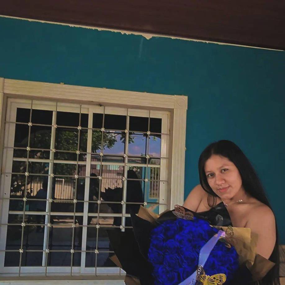 Esta joven madres de dos hijos, uno de 12 y una jovencita de 17, trabajaba en una glorieta del sector y su última comunicación fue con su esposo a las 11:00 pm del sábado.