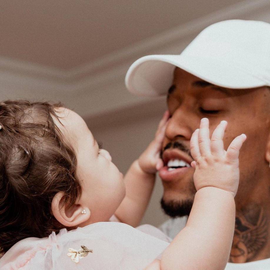 “Contigo a mi lado me siento completo y sé que volveré aún más fuerte. ¡Te amo, hija! ¡Juntos superaremos esto! Aprovecho esta oportunidad para agradecer a todos por su apoyo y afecto en los últimos días”, expresó en sus redes sociales el jugador.