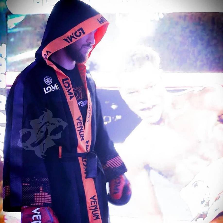 Vasyl Lomachenko se estaba preparando para una pelea pactada para el 5 de julio, pero decidió dejar a un lado los guantes y unirse al ejército ucraniano.