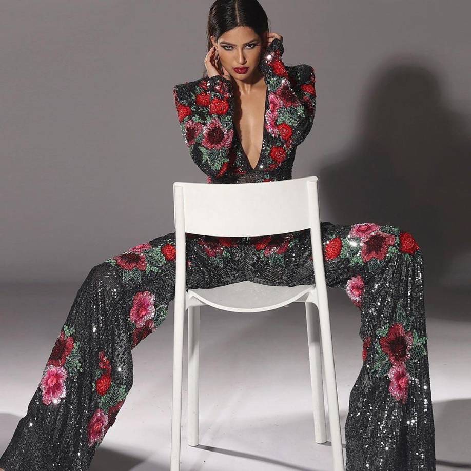 La reina de belleza se ha alzado con un gran estandarte en temas como la inclusión, la aceptación y el respeto. Habla sin tapujos obre su figura, manifiesta sentirse orgullosa de sus curvas y el amarse tal como es, exhortando a otras personas a hacer lo mismo.