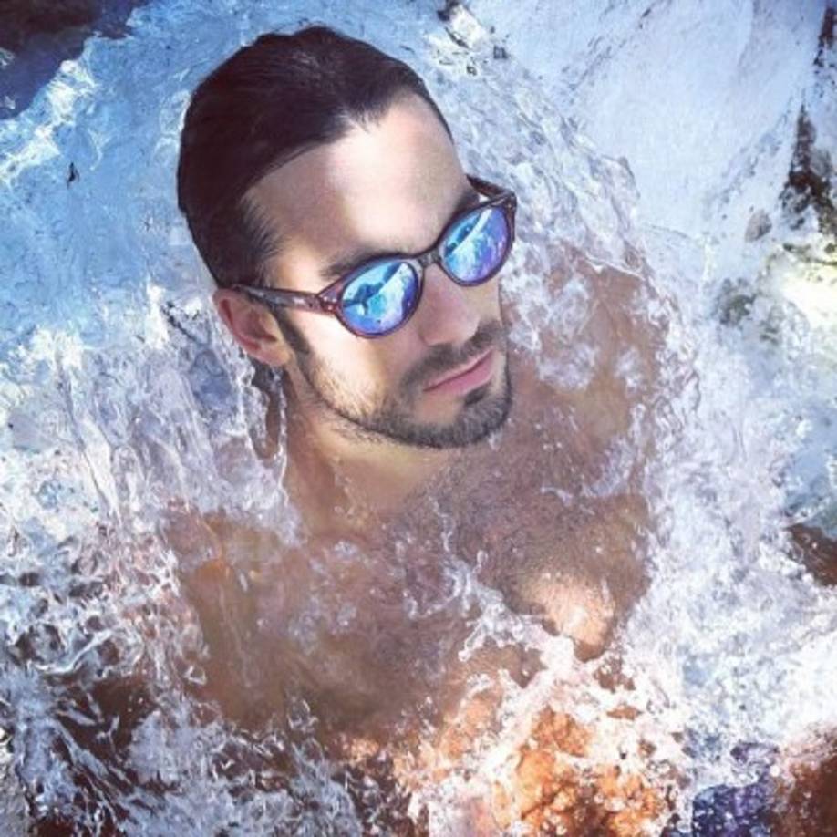 Aarón Díaz nació el siete de marzo de 1982.