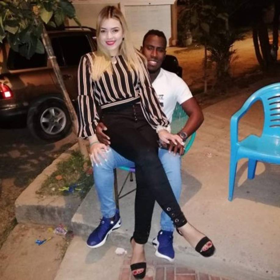 El colombiano Roberto Riascos jugará en el 2020 en el Real Juventud de la Liga de Ascenso y conquistó el corazón de la bella hondureña Esthefany Ulloa.