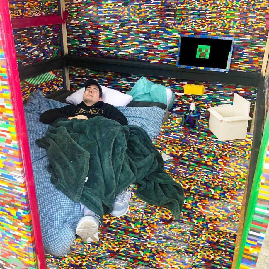 Al principio, no sabía los conceptos básicos para iniciar un canal de YouTube, como elegir una audiencia específica para la plataforma. En ese momento, gran parte de su contenido era arbitrario y giraba en torno a los juegos.