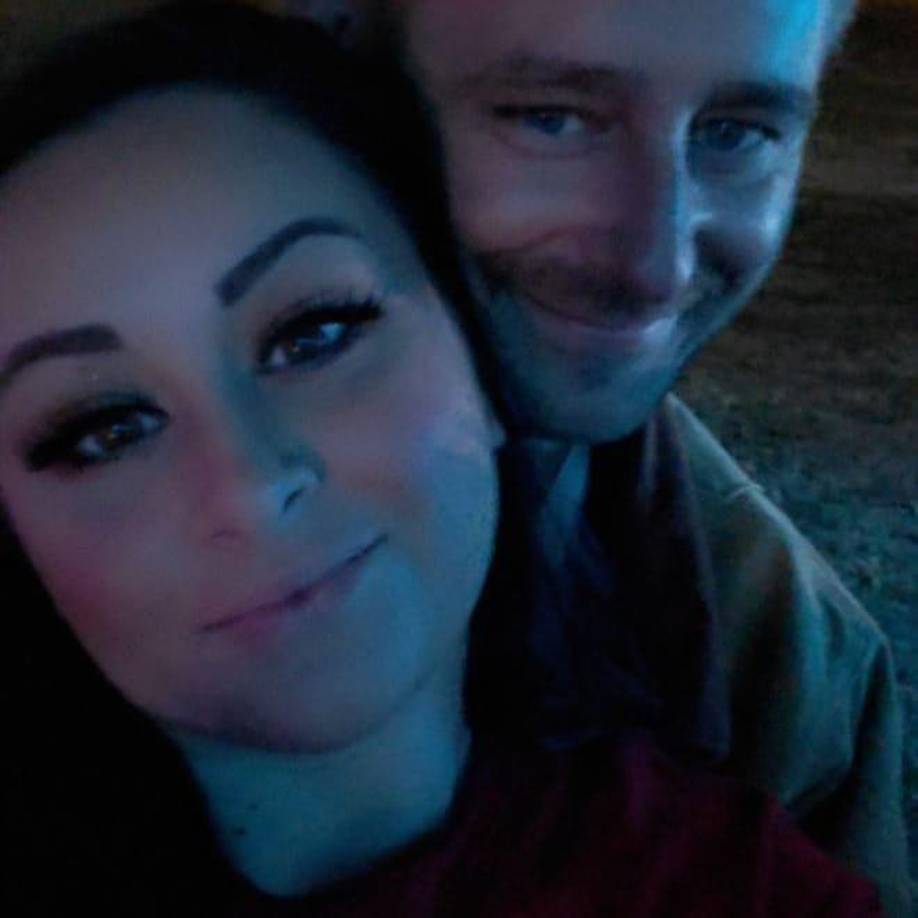 Janette Mayo, de 59 años y oriunda de Westville, Oklahoma, dijo que el comportamiento controlador de Jesse McFadden era preocupante, pero que la familia no se enteró de su historial delictivo sino hasta hace unos meses.