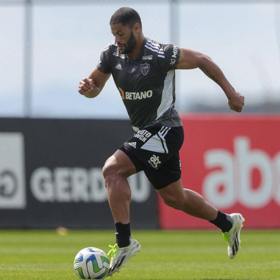 Se trata del jugador del Atlético Mineiro, Hulk, quien sorprendió al casarse con Camila Angelo en septiembre de 2020 tras separarse de la madre de sus tres primeros hijos. 