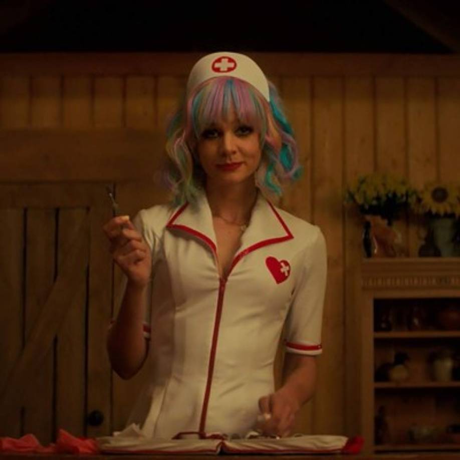 CAREY MULLIGAN, UN TORBELLINO SIN FORTUNA<br/>Parecía que Carey Mulligan tenía mucho su favor para comerse a bocados los Óscar con la impactante 'Una joven prometedora', pero una desafortunada temporada de premios en la que no ha podido brillar como quisiera ha desinflado las credenciales de la británica para anotarse su primera estatuilla.