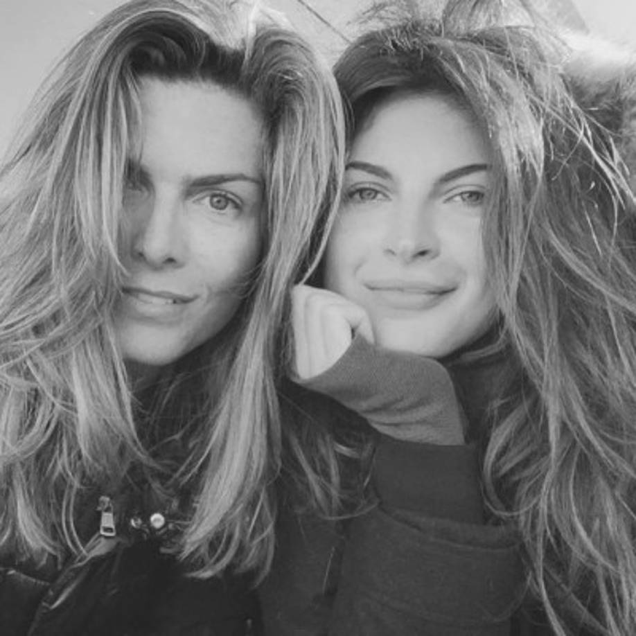 Montserrat Oliver, de 49 años con su novia la modelo Yaya Kosikova, 29.