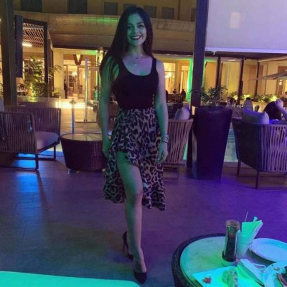 Scarleth es una aficionada al Olimpia y celebró el tricampeonato de los albos con su amado Dani Turcios.