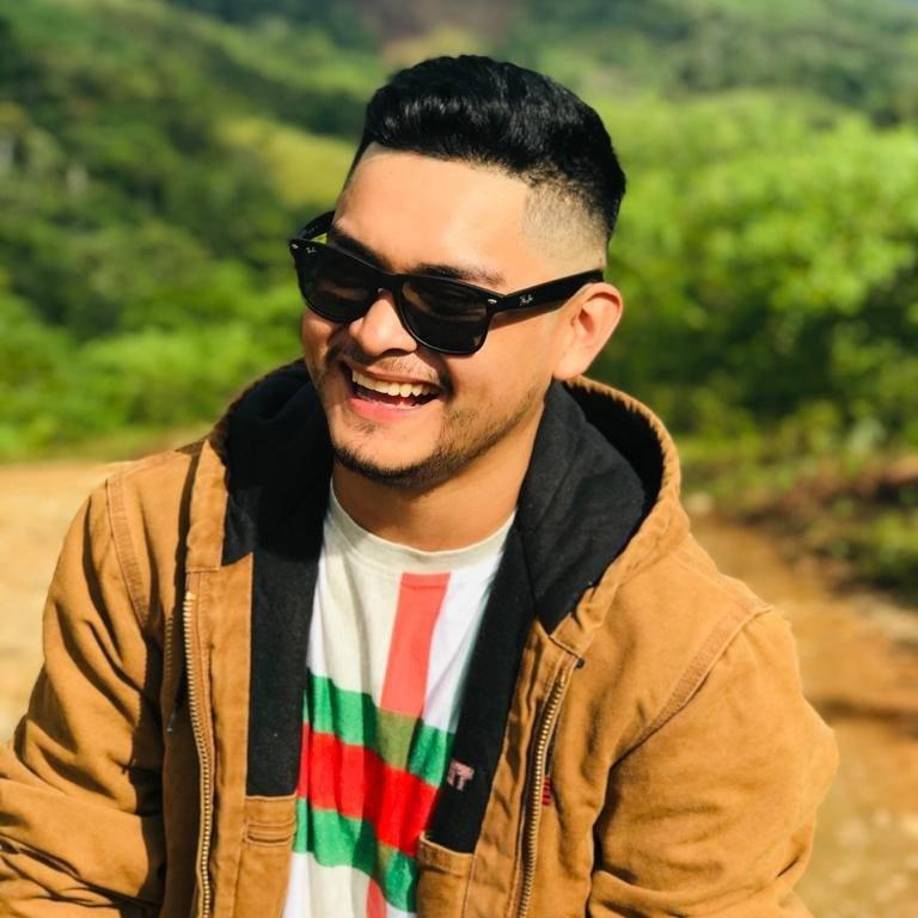 A través de las redes sociales, sus amigos y familiares lamentaron su deceso.