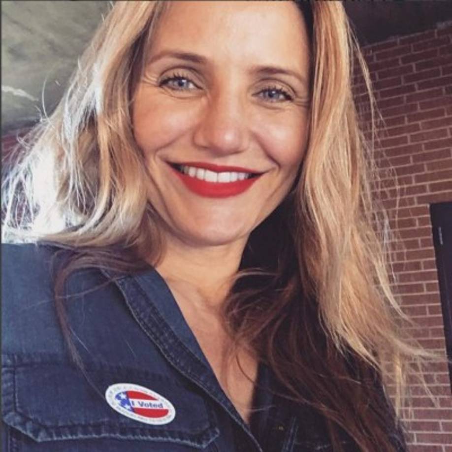 'He votado hoy por el país en el que quiero vivir ... un país donde hay igualdad, inclusión, aceptación y libertad que CADA estadounidense merece ... Por favor, salga a votar por la América en la que quiere vivir ...' pidió la actriz Cameron Díaz.