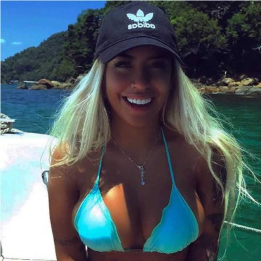 Hasta que ese día llegue y comparta su belleza más allá de las redes sociales, nos conformamos con admirarla en su Instagram.