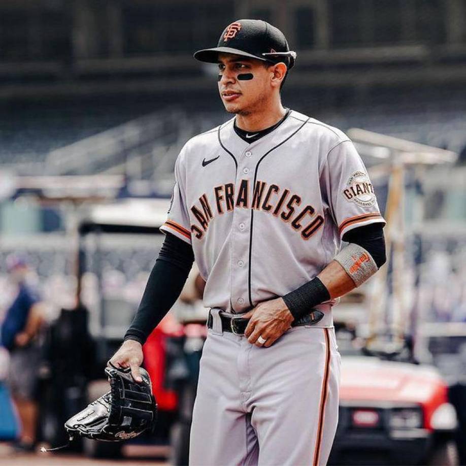 El cambio de niño a adulto fue sensacional. El hondureño ya era una persona más madura a nivel físico y mental. 24 días después de debutar en la MLB, Dubón fue traspasado a los Gigantes de San Francisco.