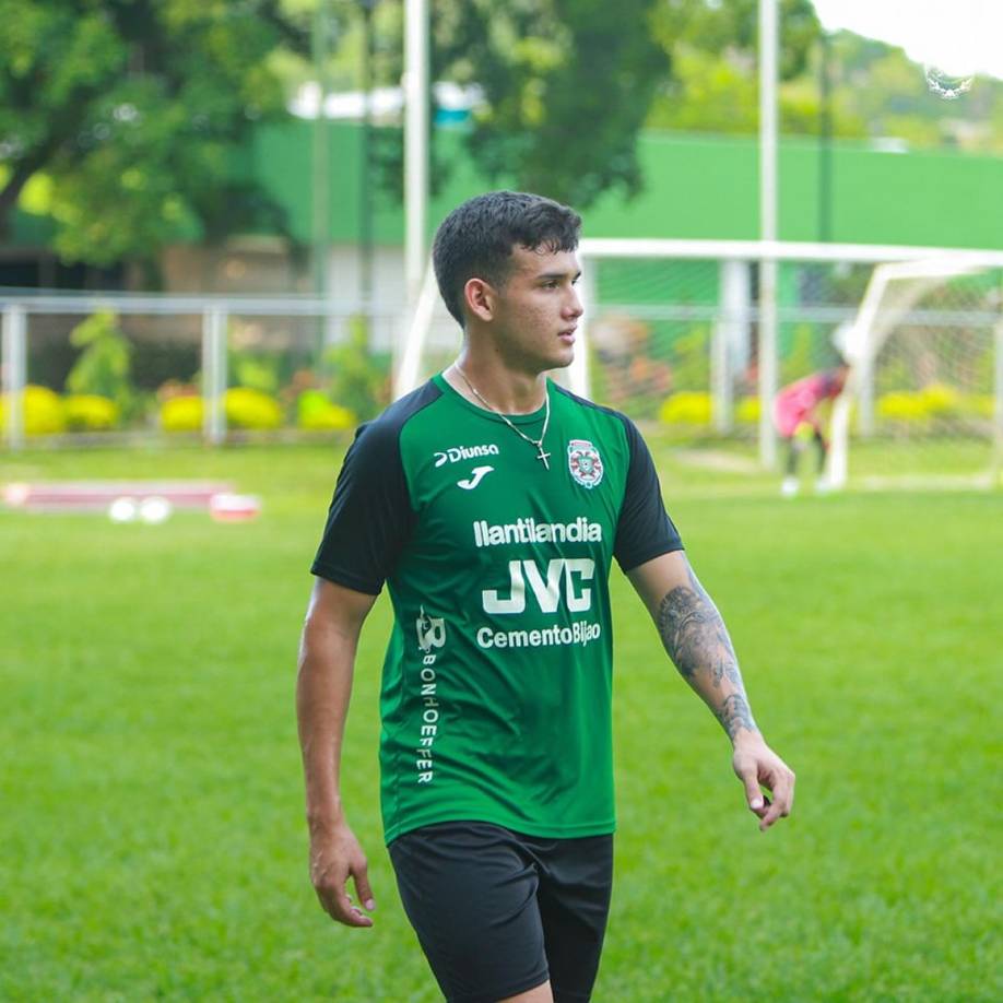 André Orellana - “Es muy probable que vuelva al equipo, el cuerpo técnico desea que pueda regresar”, confirmó Rafael Villeda, presidente del Olimpia, en declaraciones a TVC. El defensa estuvo a préstamo en el Marathón.