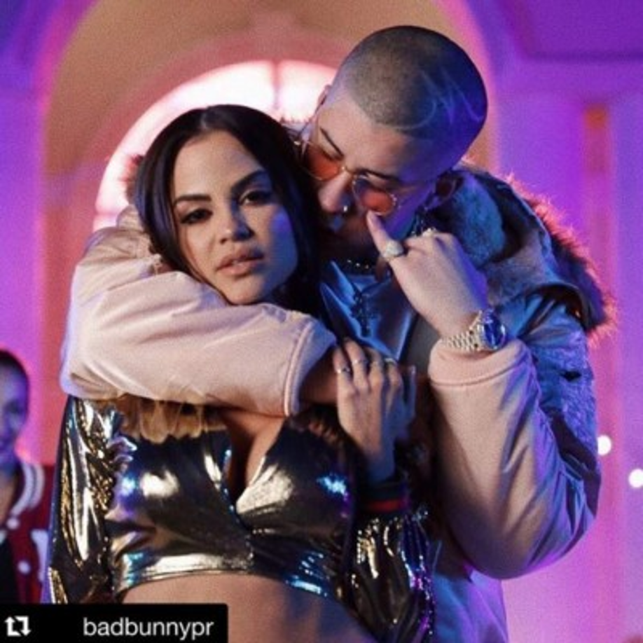 La sexy chica ya prepara una nueva canción al lado de 'Bad Bunny'.