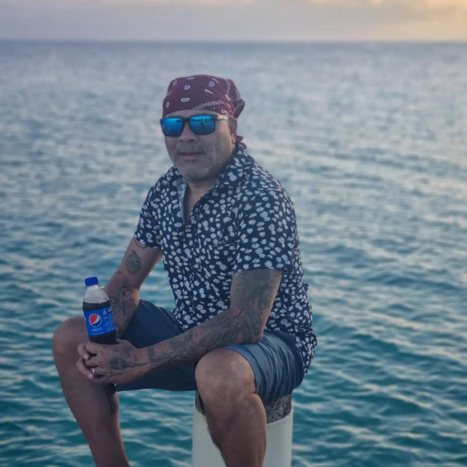 Fue la dupla con la que más se acopló. “Sí, definitivamente con la que mejor nos acoplamos, nos echamos la mentira de que éramos los mejores, los insuperables. Vos sos bueno, sos el mejor, no, vos sos el mejor. Era nuestro juego y subíamos a un escenario frente a 20 mil, 30 mil, 40 mil personas”.