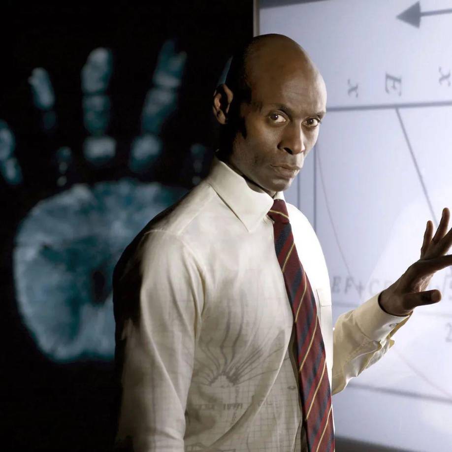 Le dijo a Cinema Blend : “Cuando me seleccionaron para Fringe , me dijeron que podría continuar recurriendo en Lost . Y luego, el primer episodio que hice en Lost en medio de la primera temporada de Fringe: me mataron. Entonces, eso fue molesto. No me malinterpreten, fue un gran episodio... Pero fue como, ‘¿Qué diablos, muchachos?’”.