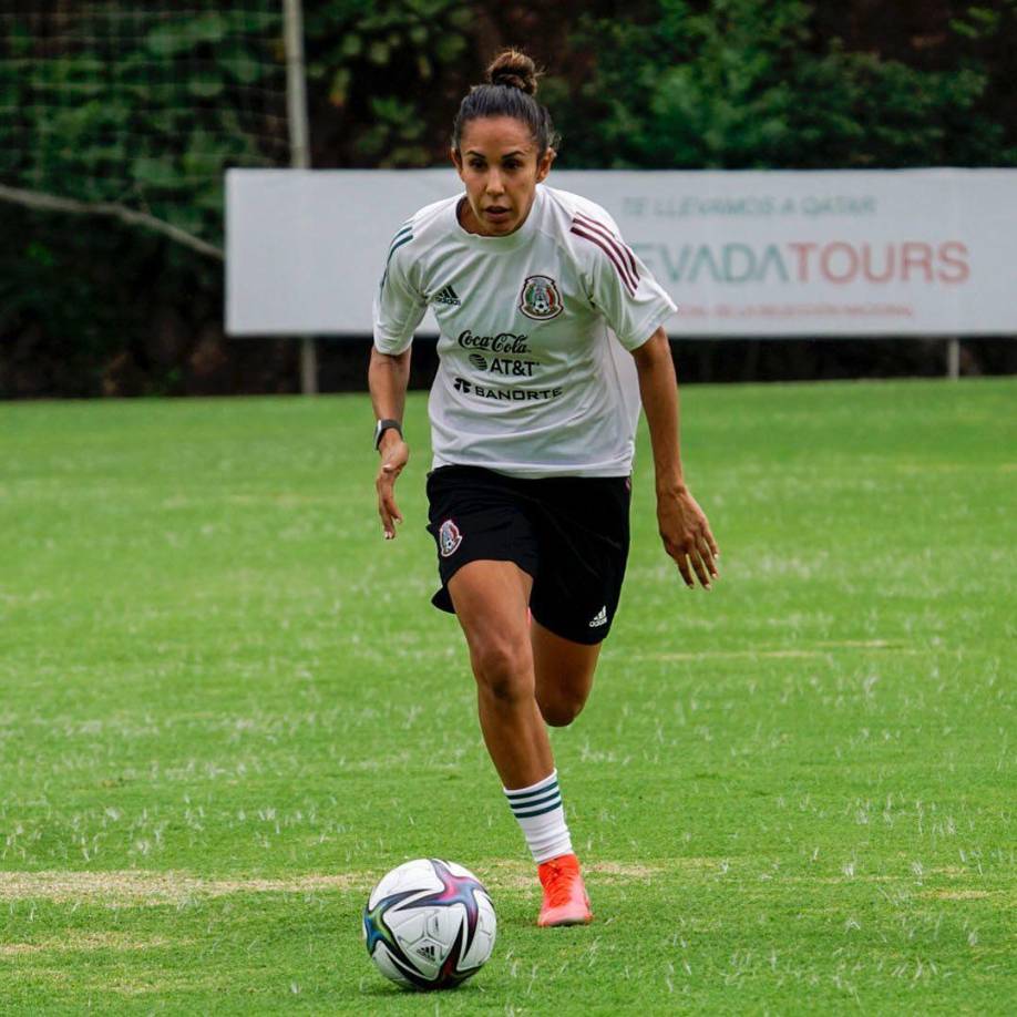 Bianca ha jugado en varios equipos de futbol, pasando del Washington Spirit (2014) y Boston Breakers (2015) en Estados Unidos al Arna-Bjørnar (2016) de Noruega; así como al Thór/KA (2017-2019) de Islandia.