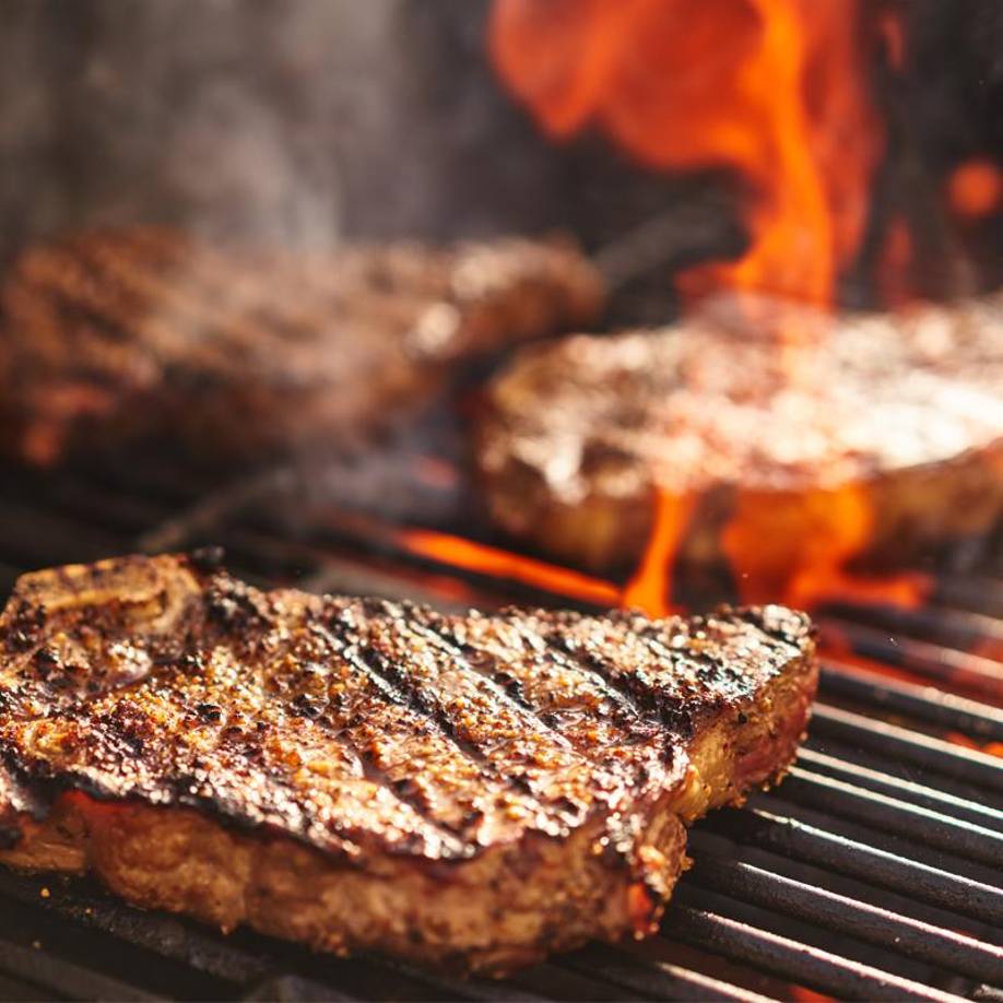 Los cracks de La Albiceleste optaron por la opción más elegida por los comensales: parrillada con gran selección de cortes de carne argentina acompañados de papas fritas.