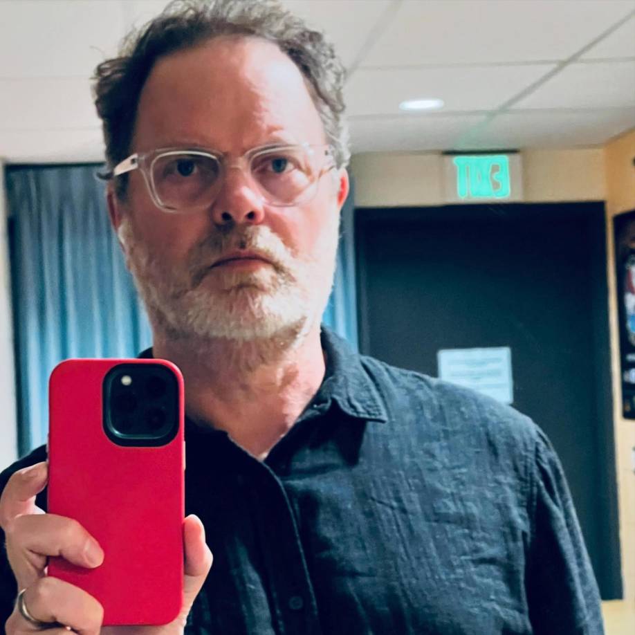 “<b>Entre las cenizas es a veces donde mejor reflexionamos sobre lo que realmente tiene valor en nuestra vida</b>”, sostuvo. Actualmente, el actor reside en Los Ángeles con su esposa <b>Holiday Reinhorn</b> y su hijo <b>Walter</b>.