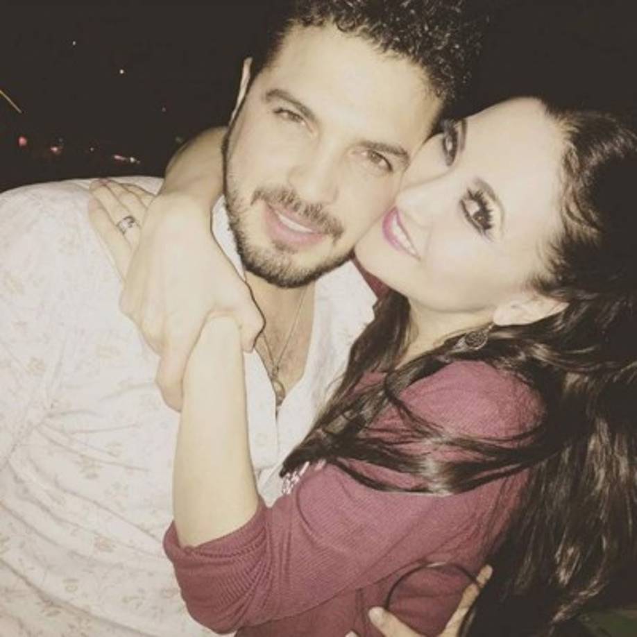 Fernando le dio el anillo de compromiso el 19 octubre de 2016, cuando ella cumplió 34 años.