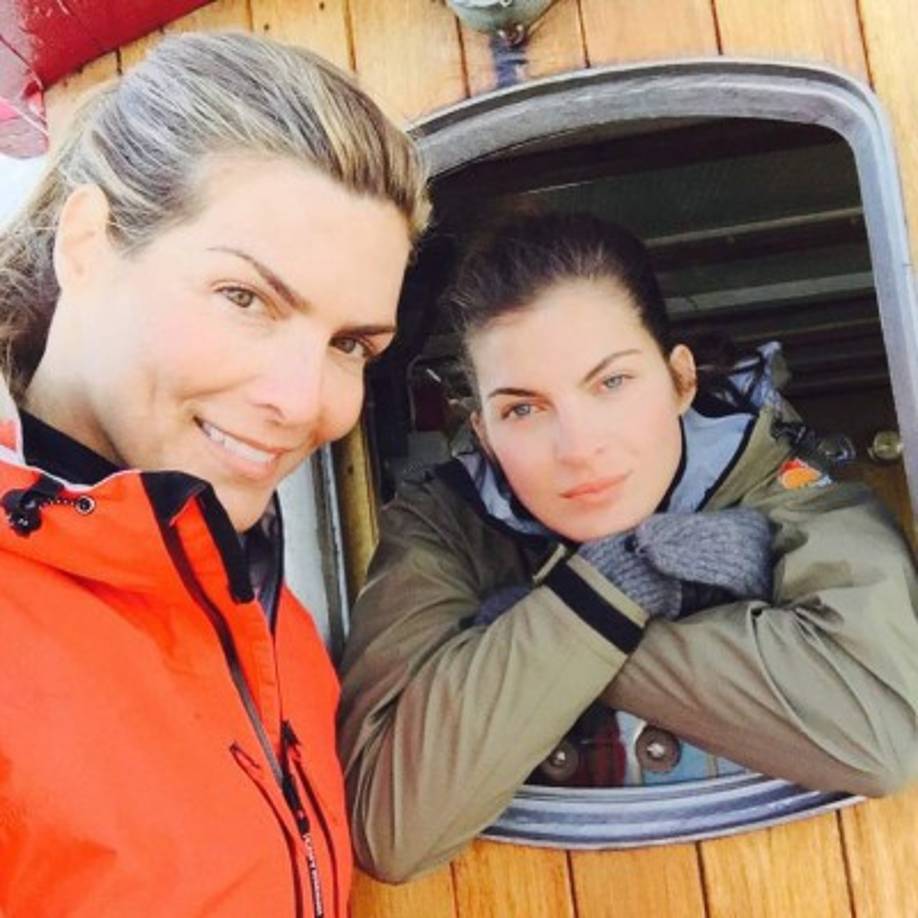 Montserrat Oliver, de 49 años con su novia la modelo Yaya Kosikova, 29.